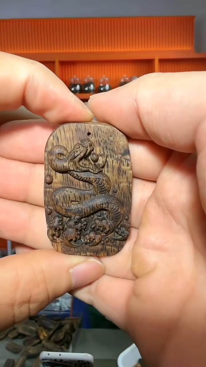 沉香吊坠155号红土生肖蛇12g多样性发一