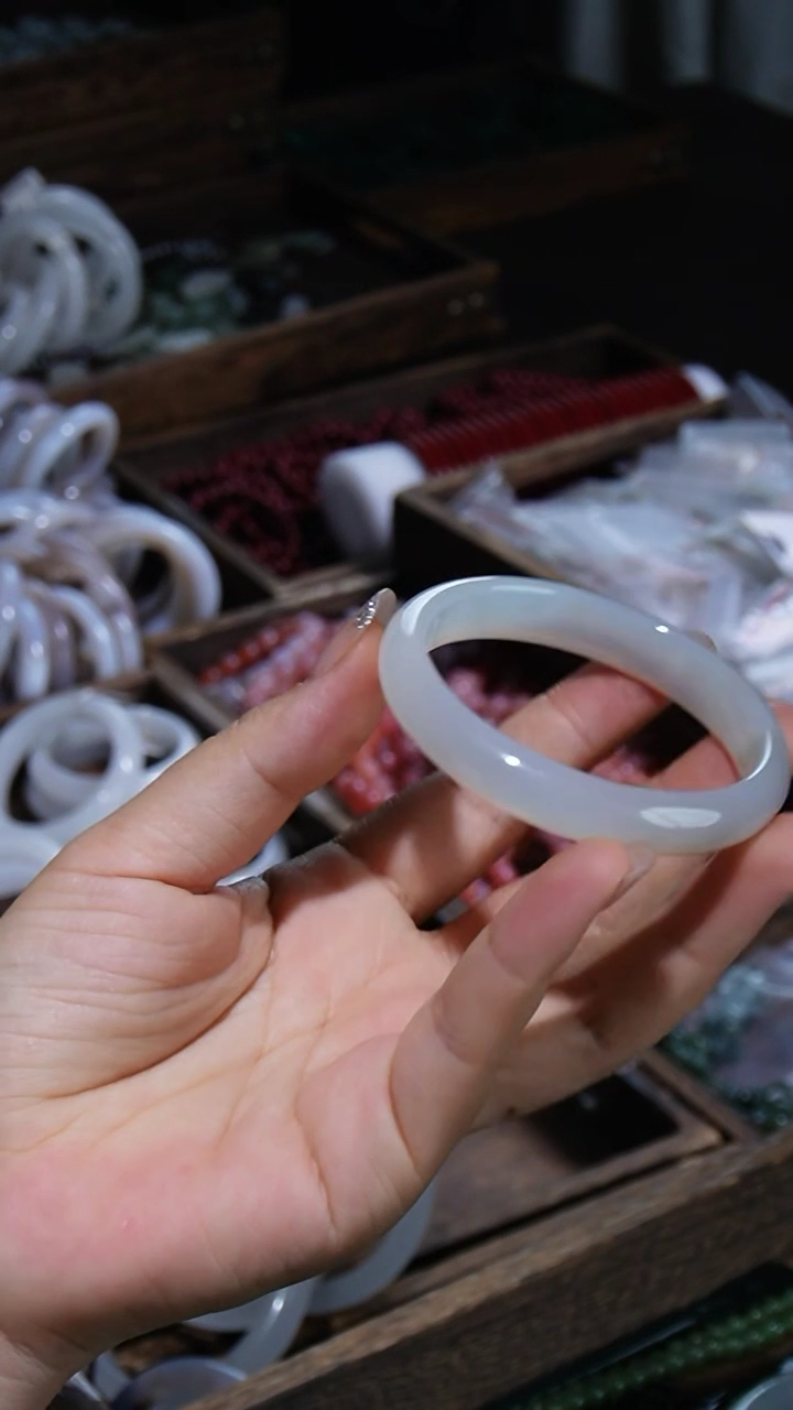 【闪购商品】玛瑙/玉髓镯子未镶嵌6     55.7圈口