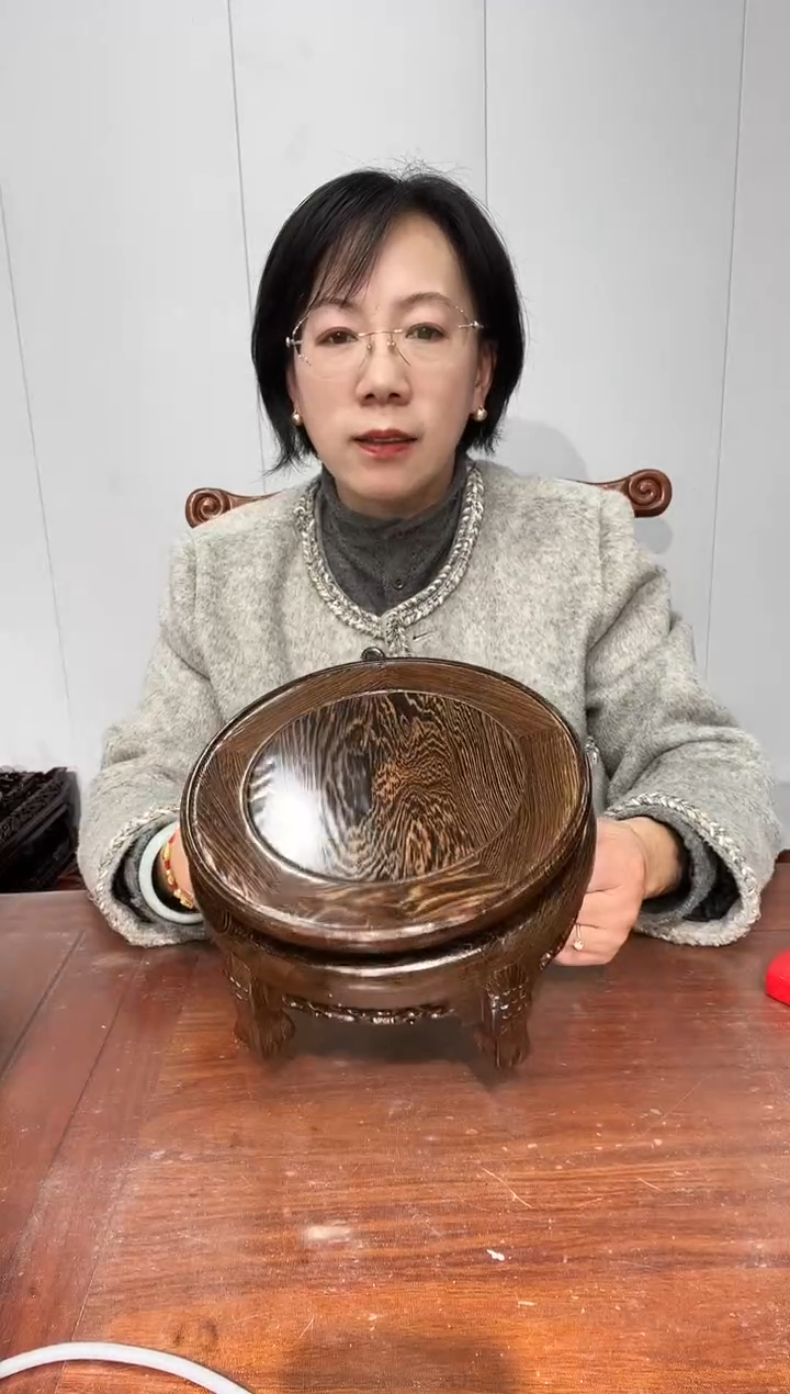 木Q****徐瑕疵处理鸡翅木虎头几 20*23*12.5