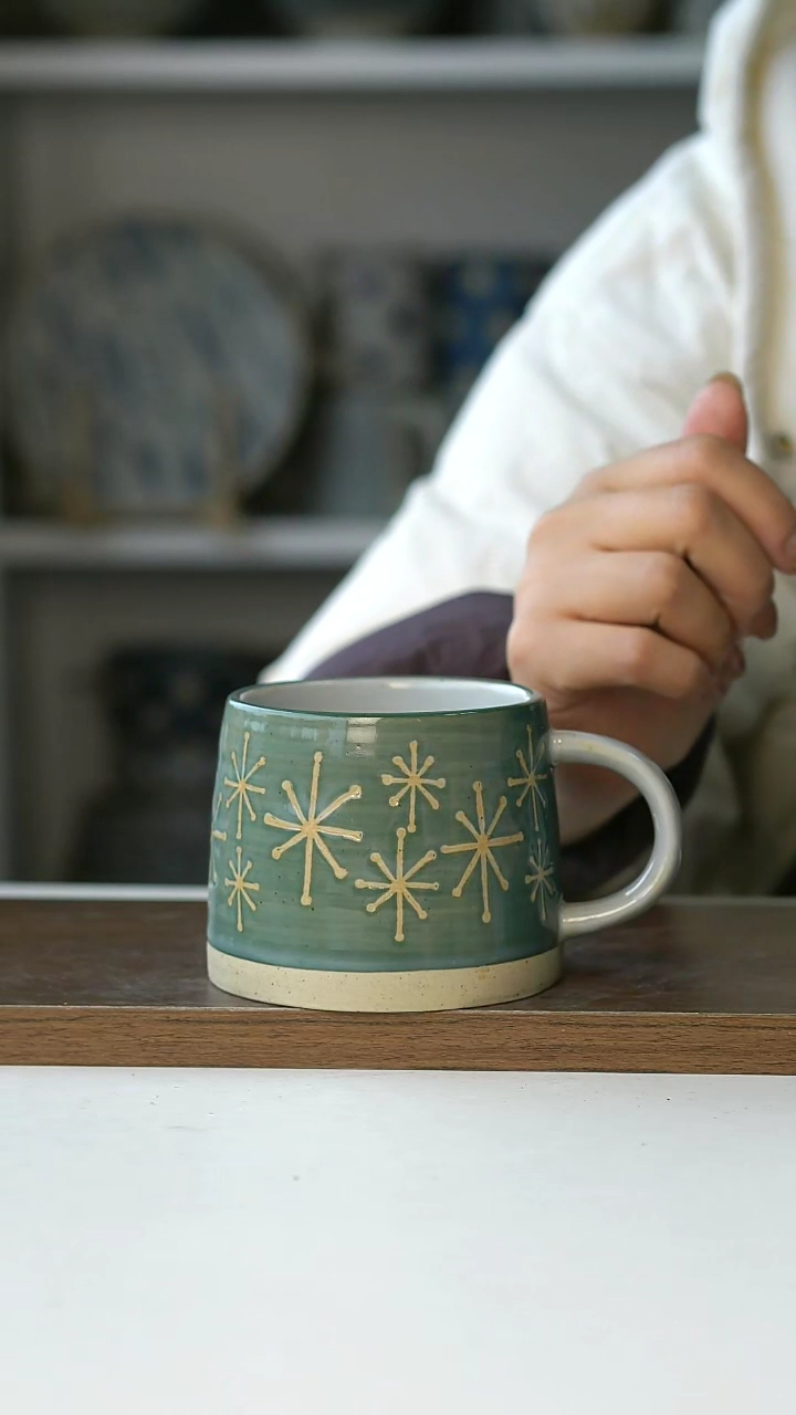 【闪购商品】陶瓷微瑕粗陶米字浮雕300马克杯@4-2@