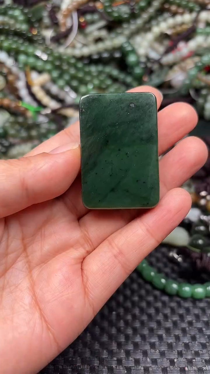 和田玉未镶嵌颈饰1