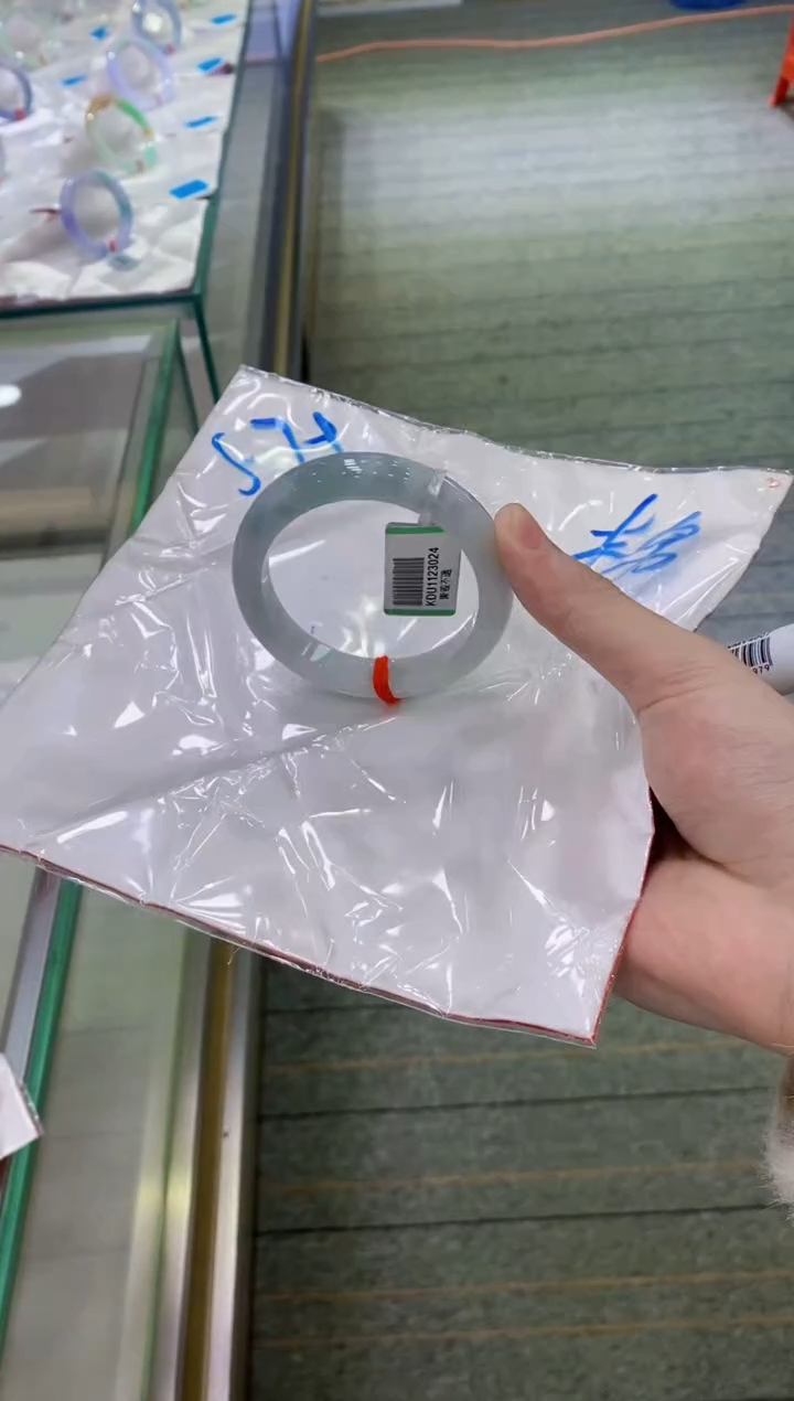 【闪购商品】翡翠手镯未镶嵌                 