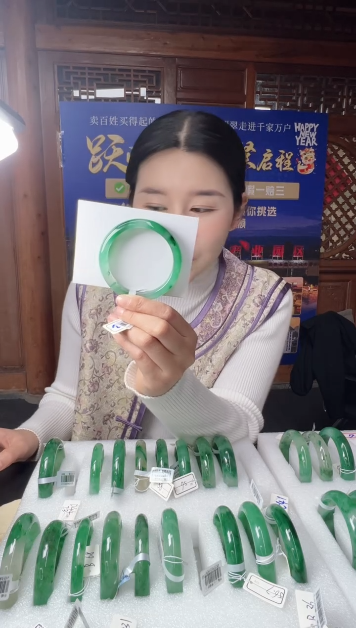 【闪购商品】石英质玉手镯未镶嵌1