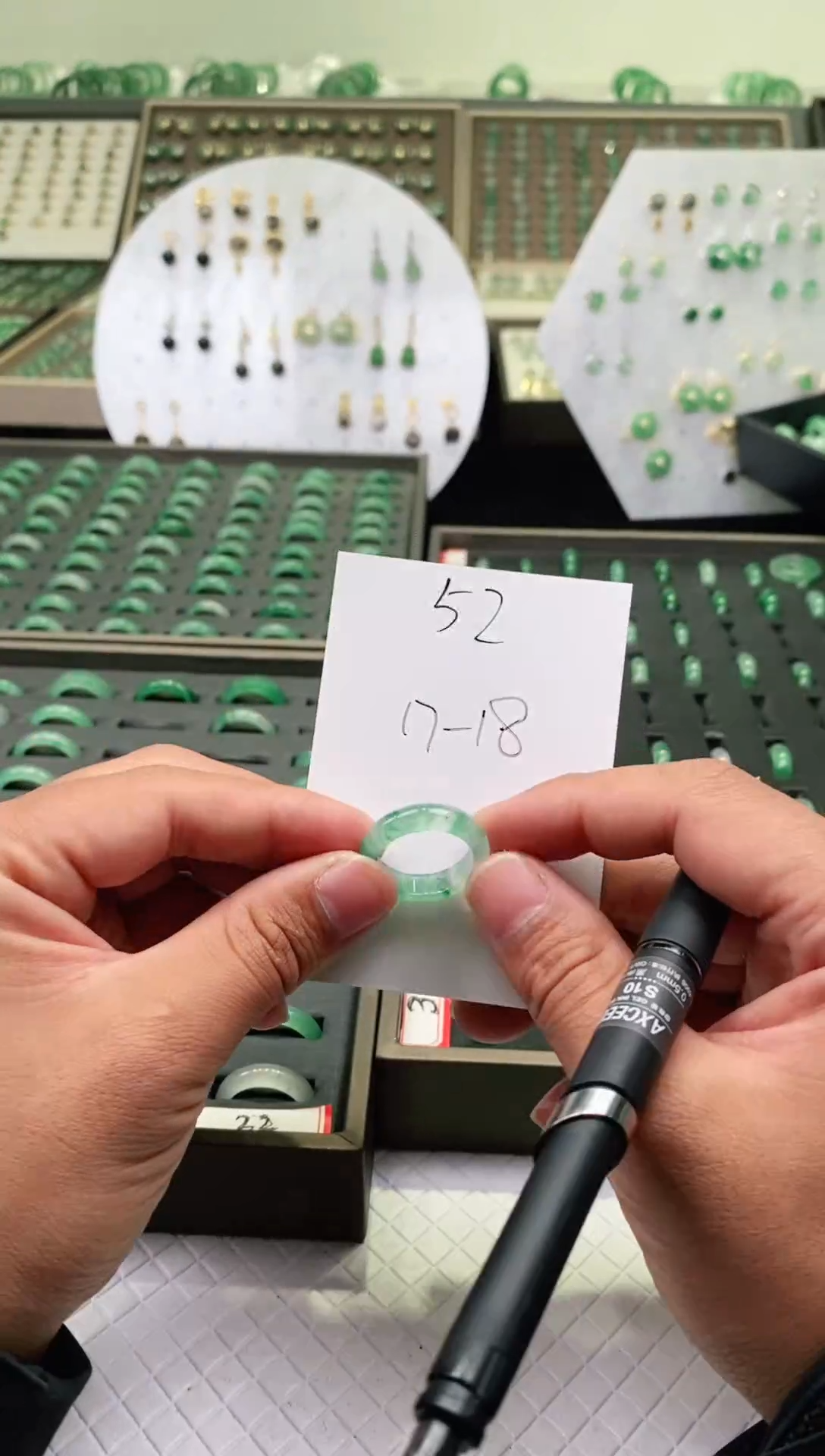 未镶嵌石英质玉（非洲翠）戒圈微瑕戒圈17