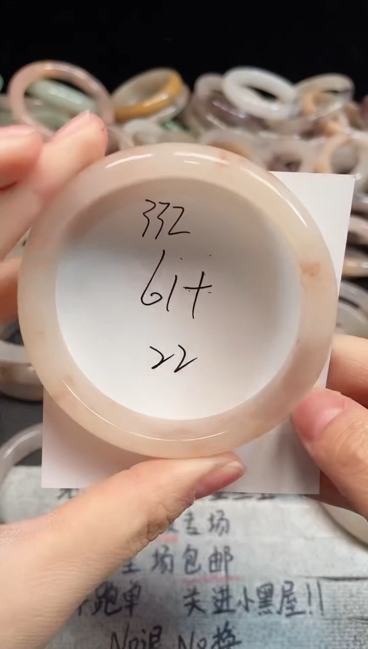 未镶嵌手镯石英质玉332