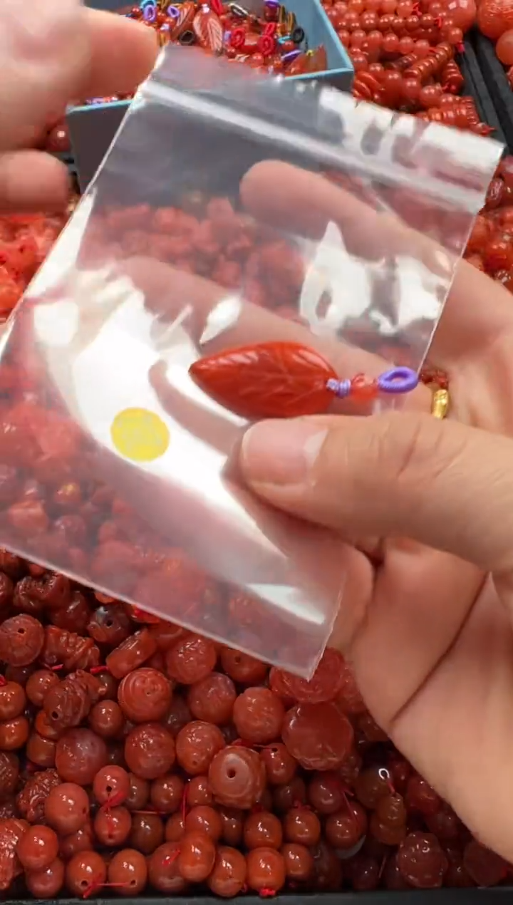 【闪购商品】南红玛瑙颈饰未镶嵌1