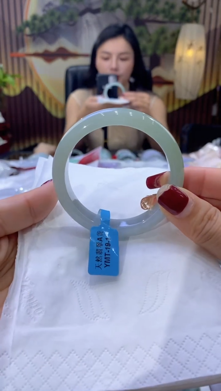 翡翠手镯未镶嵌多人04394