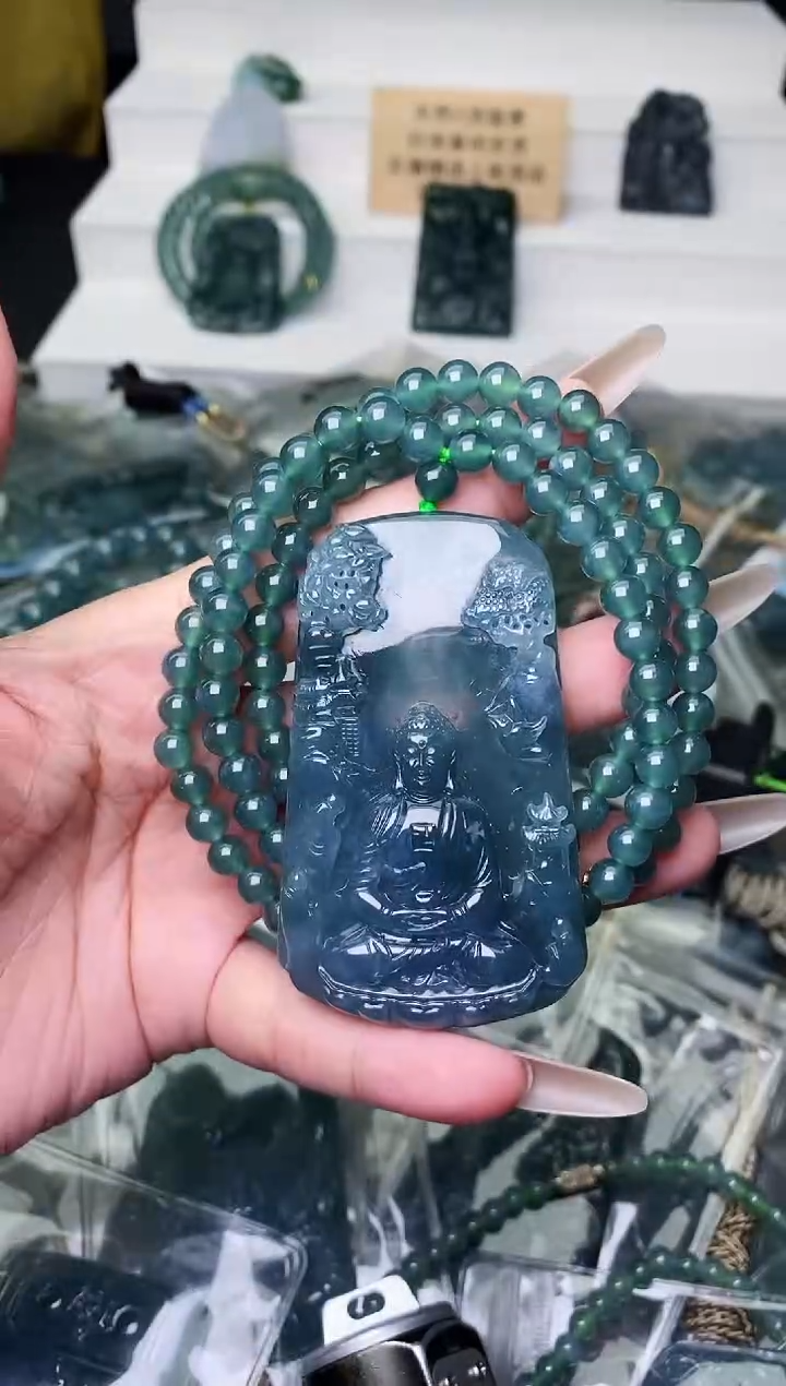 颈饰未镶嵌翡翠 