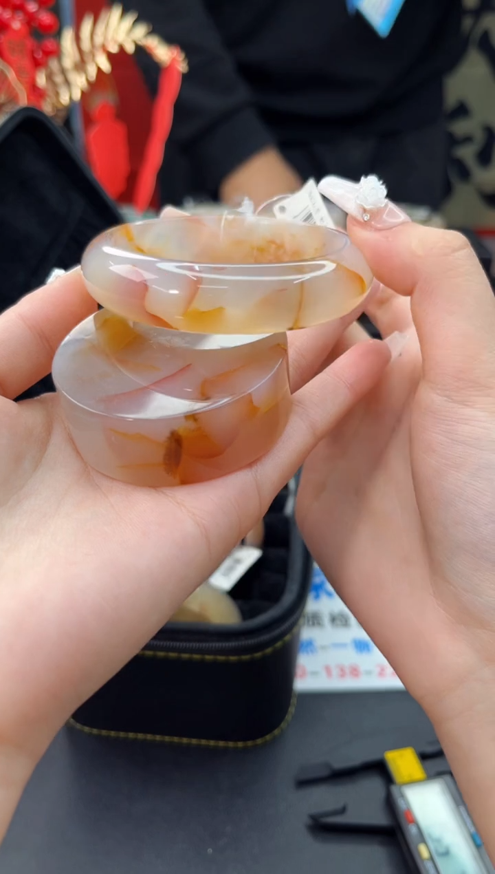 【闪购商品】石英质玉手镯未镶嵌赠送镯心（56圈口）
