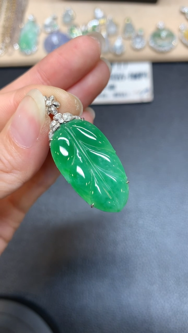 【闪购商品】翡翠颈饰18K金镶嵌树叶【无服务费