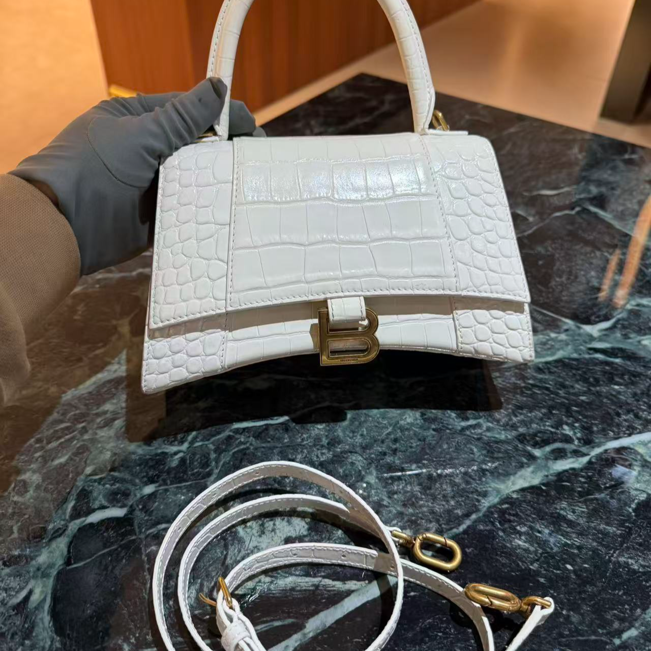 95新 Balenciaga/巴黎世家 巴黎世家s号白色鳄鱼压纹沙漏包