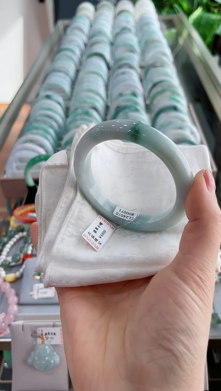 【闪购商品】翡翠手镯未镶嵌61.6圈口天然A货翡翠手镯