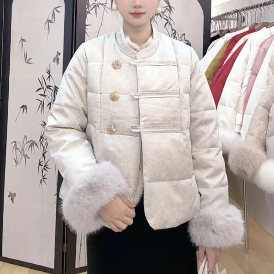 冬季新中式重工三颗水晶大钻扣毛毛袖口国风石墨烯云绒棉服提花