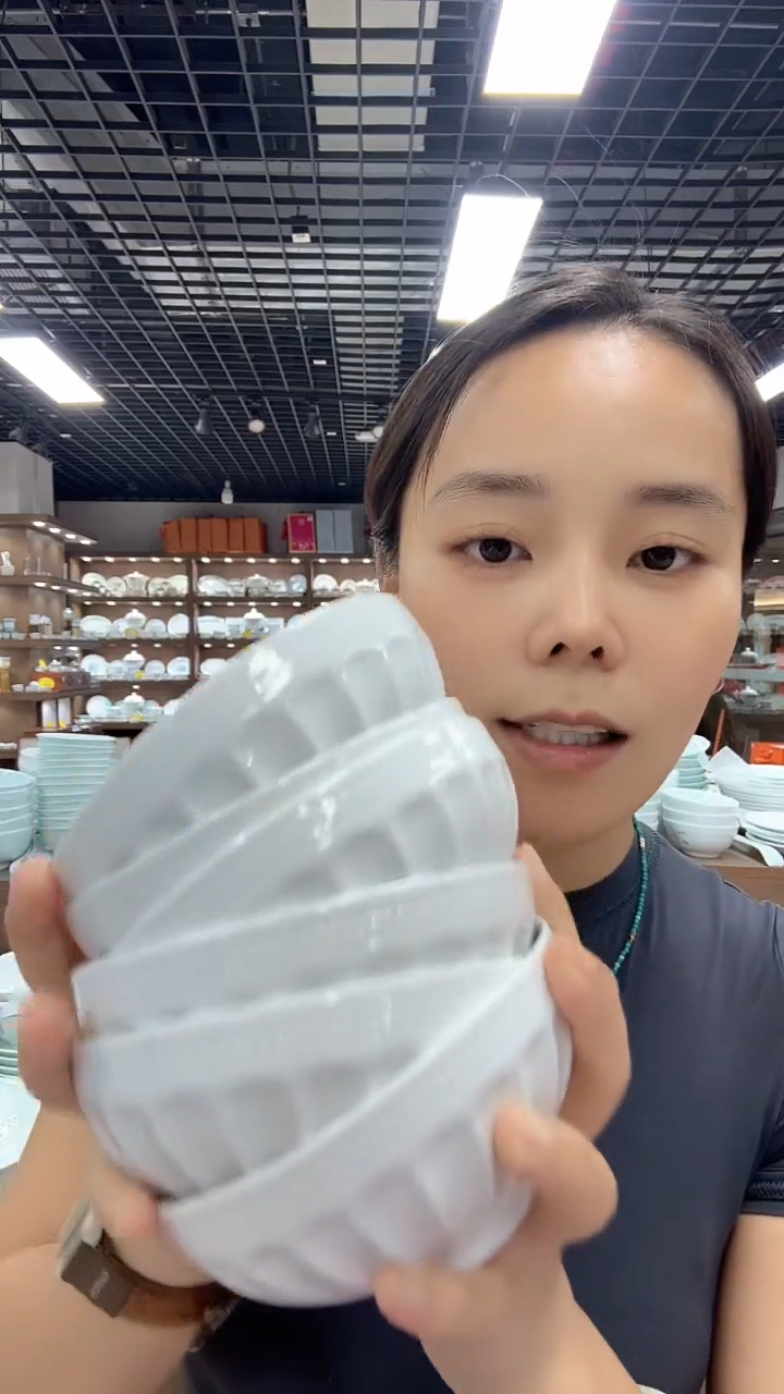 六个瓷器的饭碗六个瓷器的饭碗