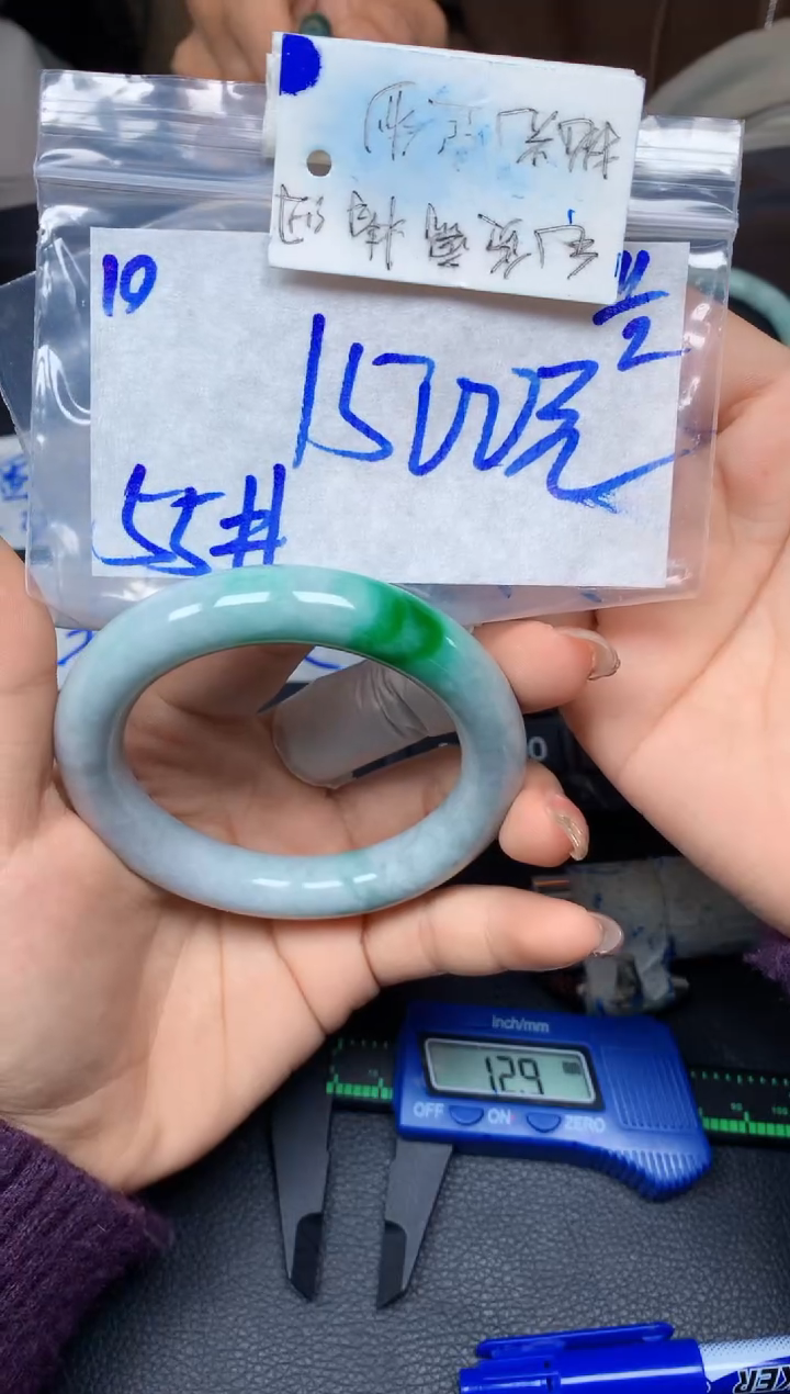 【闪购商品】定制翡翠未镶嵌10毛货需精细抛光手镯多样性拍一发一