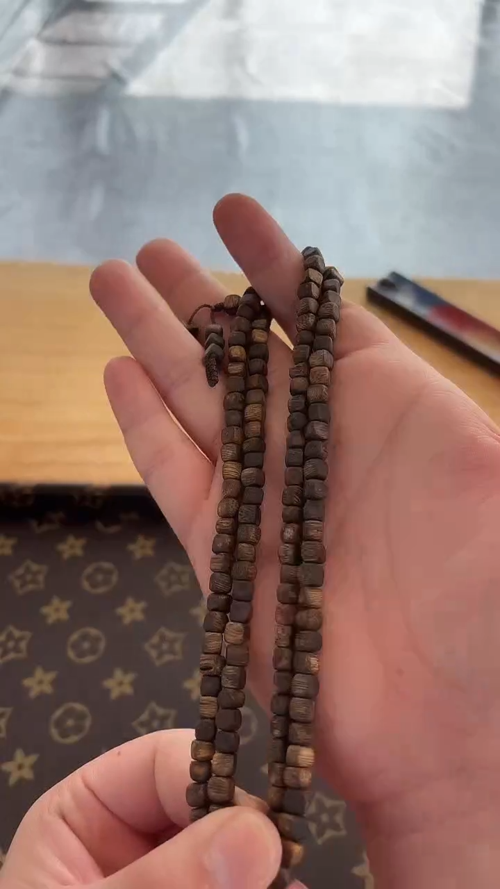 【闪购商品】沉香吊坠0.5方糖手串多圈14克+