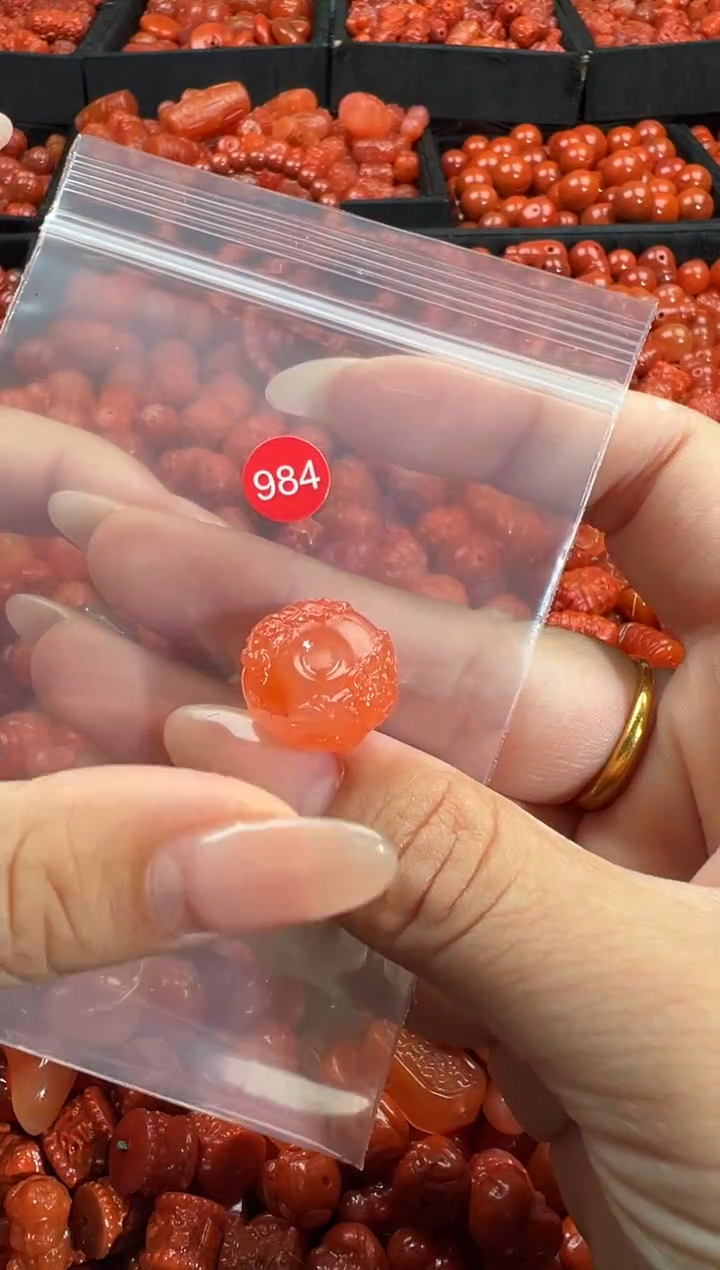 颈饰未镶嵌南红玛瑙1