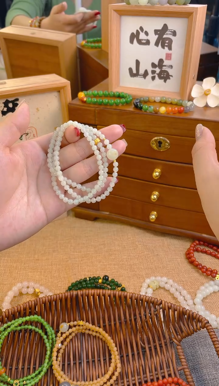 和田玉三圈18K金镶嵌白玉