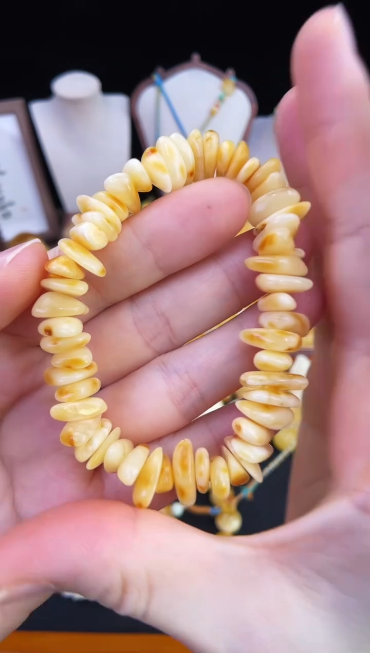 琥珀未镶嵌珠宝奇石多样性发其一