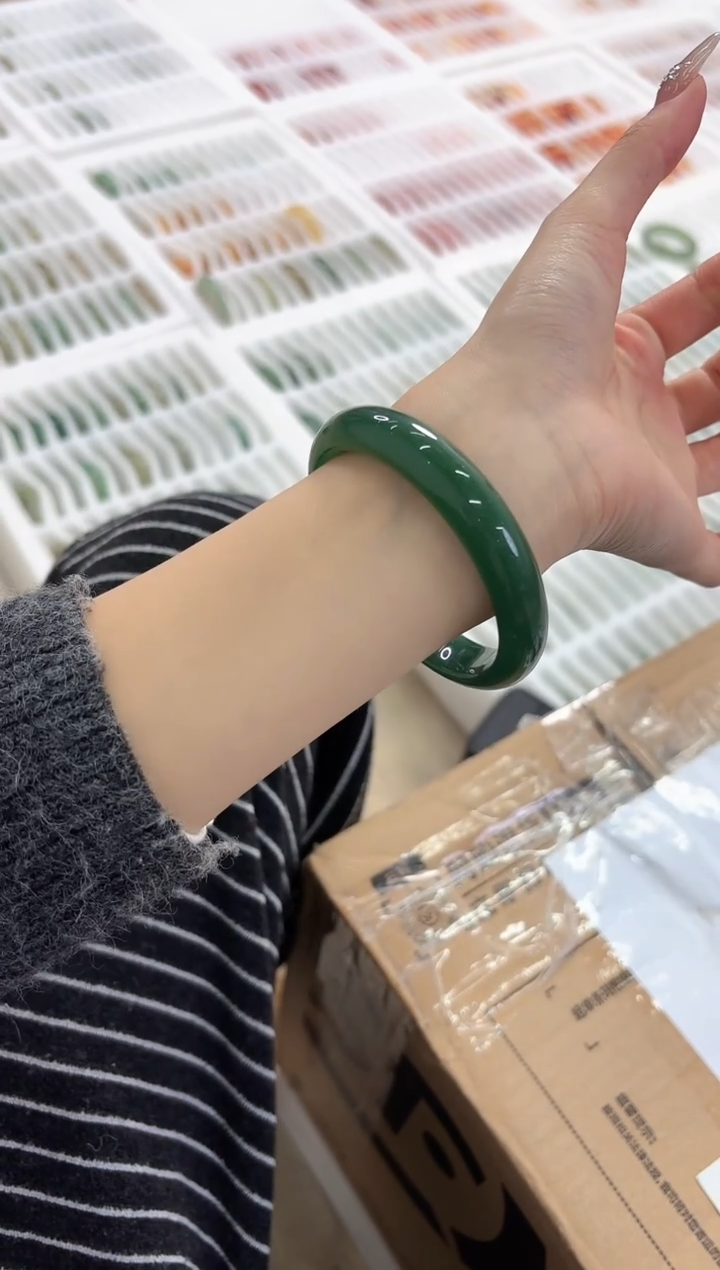 未镶嵌手镯石英质玉151-57D