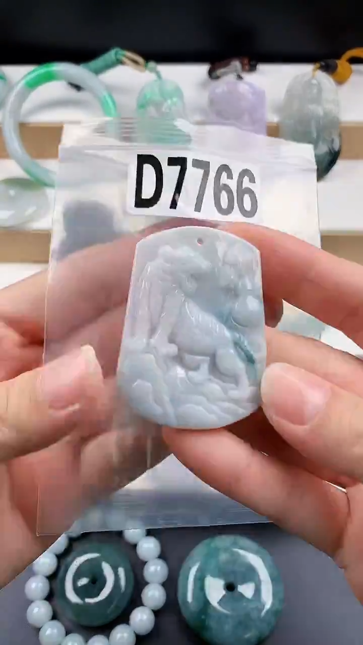 颈饰未镶嵌翡翠天然翡翠吊坠挂件