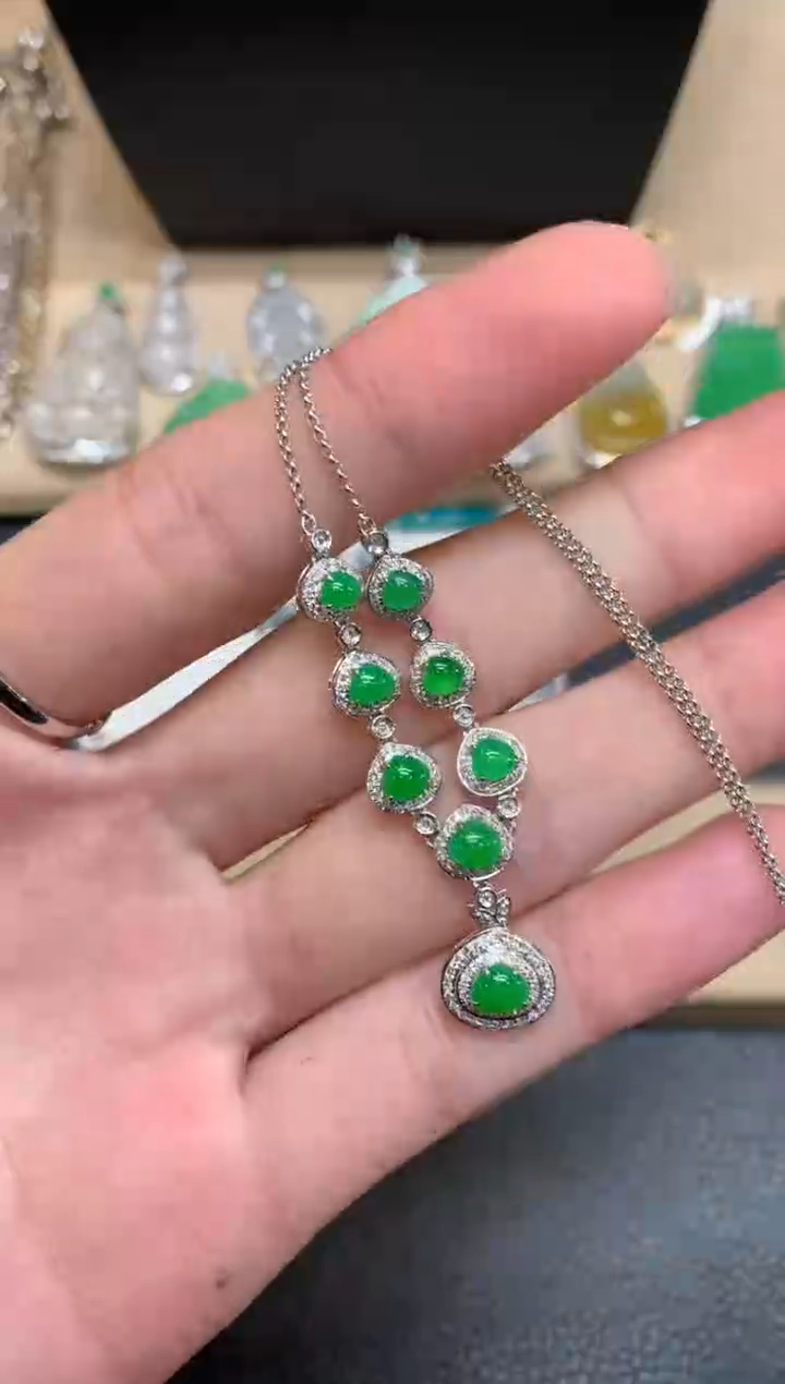 【闪购商品】翡翠颈饰18K金镶嵌蛋面【无服务费】