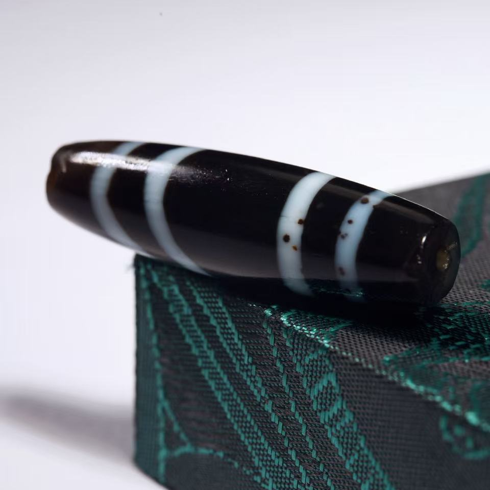 措思/四-线/ 极至黑白/咬色扎实/尺寸：38.8*10.8mm