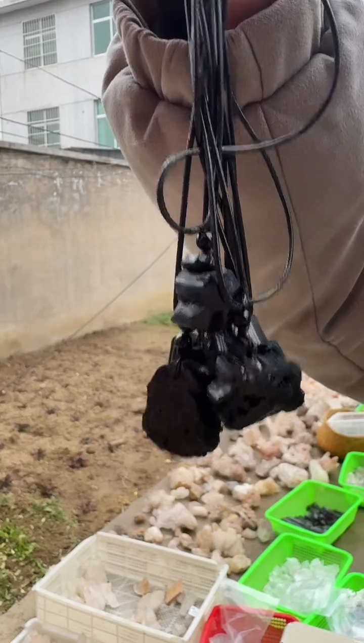 【闪购商品】水晶摆件未镶嵌黑bx吊坠  多样性发一个