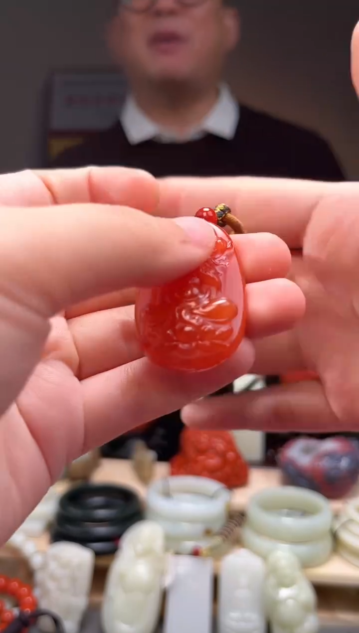 颈饰未镶嵌南红玛瑙都知道