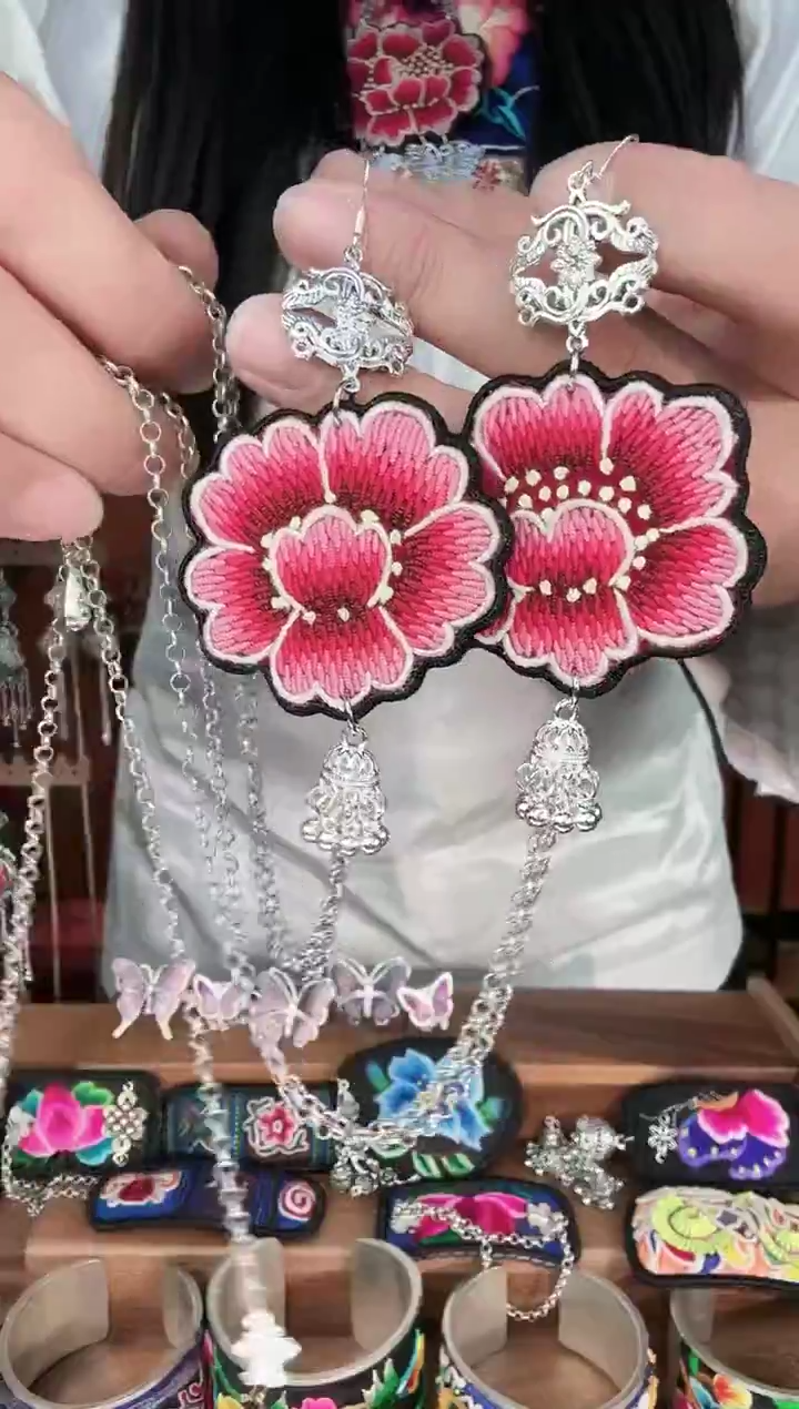 小*子非遗手工刺绣饰品31
