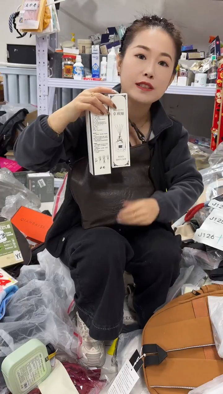 PU上车啦 宝宝们抓紧时间去下方链接拍吧发六瓶小香薰