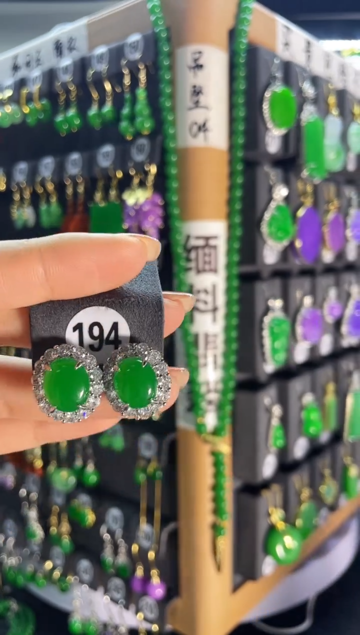 【闪购商品】翡翠耳饰银S925镶嵌194...