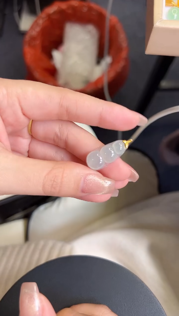 【闪购商品】翡翠颈饰18K金镶嵌12豆子