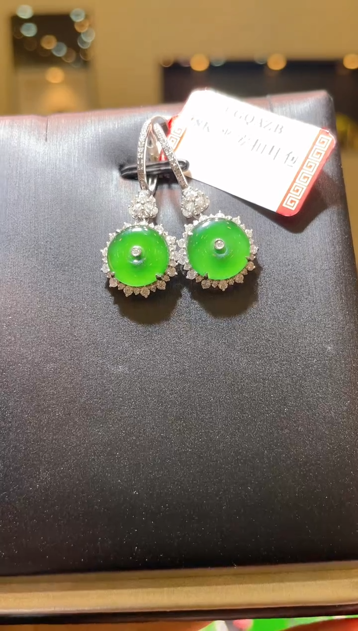 【闪购商品】翡翠吊坠(不含链)18K金镶嵌A66