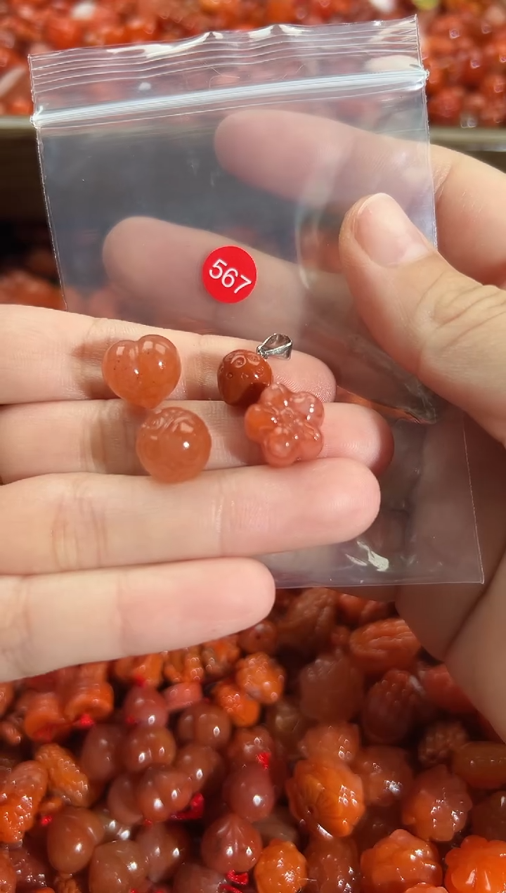 颈饰未镶嵌南红玛瑙1