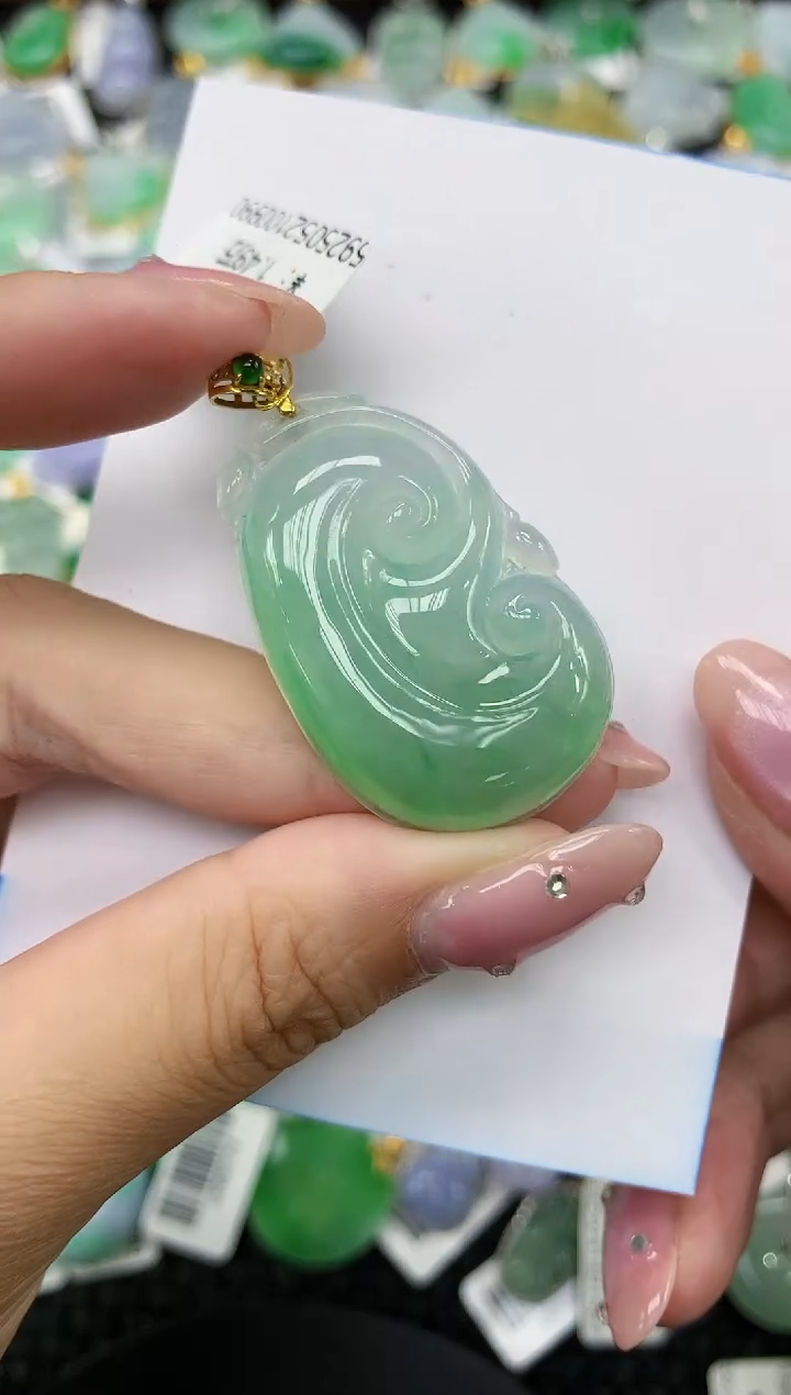 翡翠18K金镶嵌颈饰1111111111