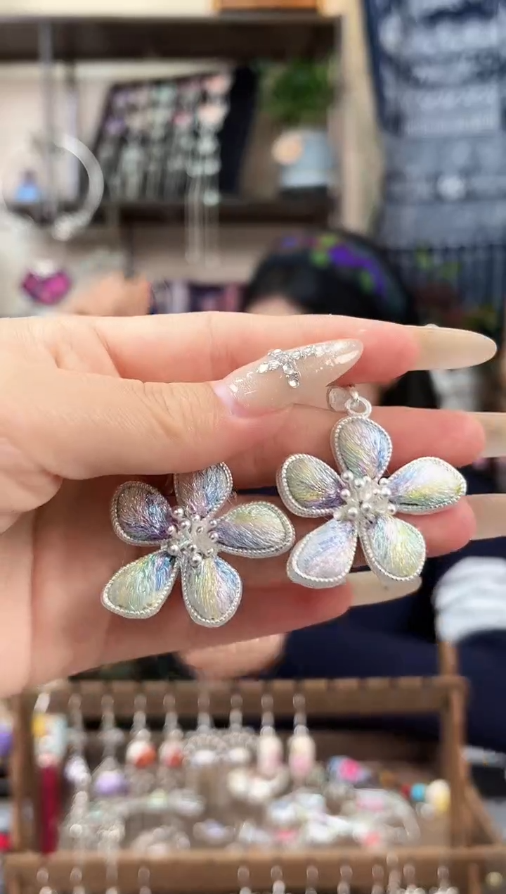 织绣E****n民族风非遗老绣饰品782