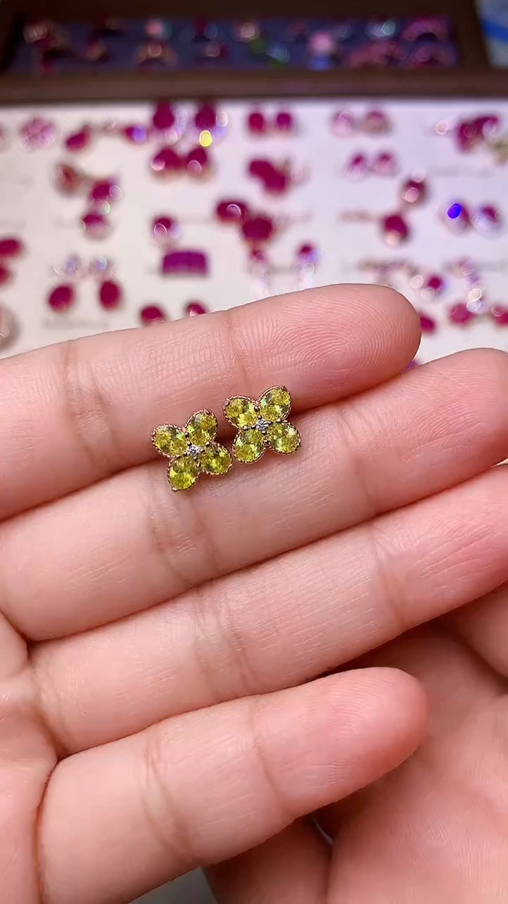 【闪购商品】橄榄石耳饰银S925镶嵌000