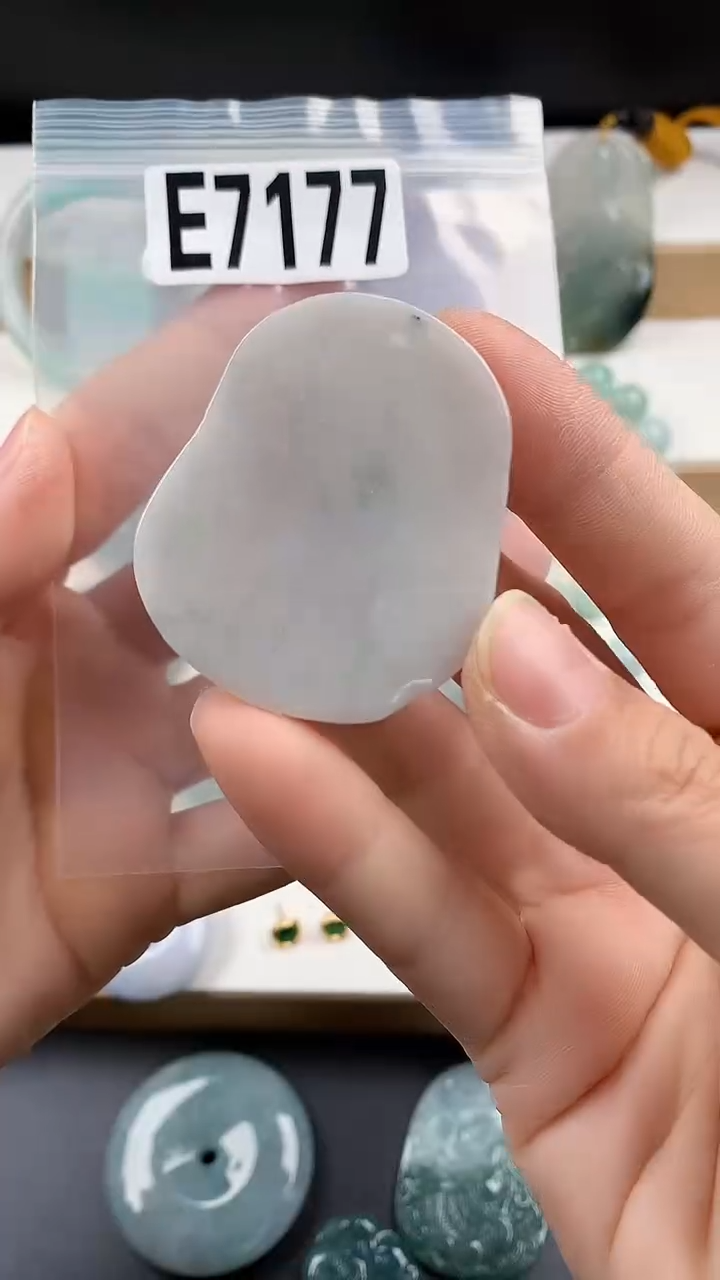 颈饰未镶嵌翡翠天然翡翠吊坠挂件