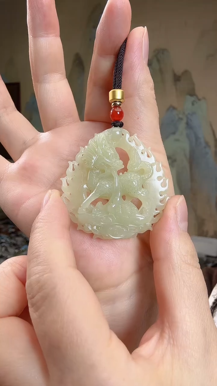 颈饰未镶嵌和田玉.