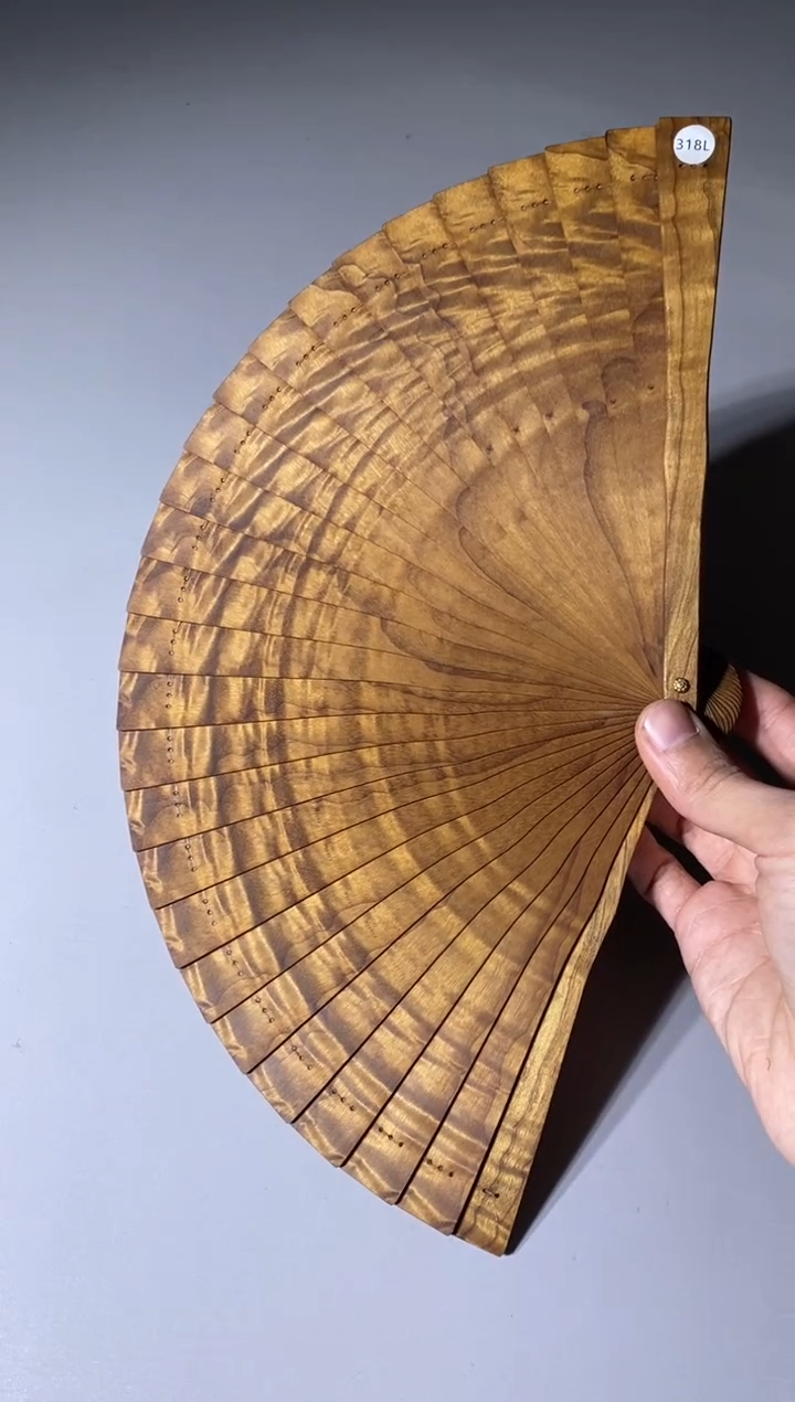 【闪购商品】金丝楠木雕318号18cm金丝楠木小叶桢楠扇子
