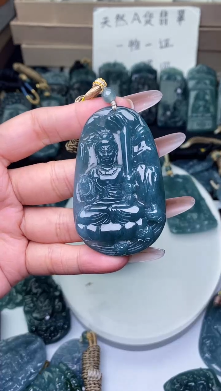颈饰未镶嵌翡翠          