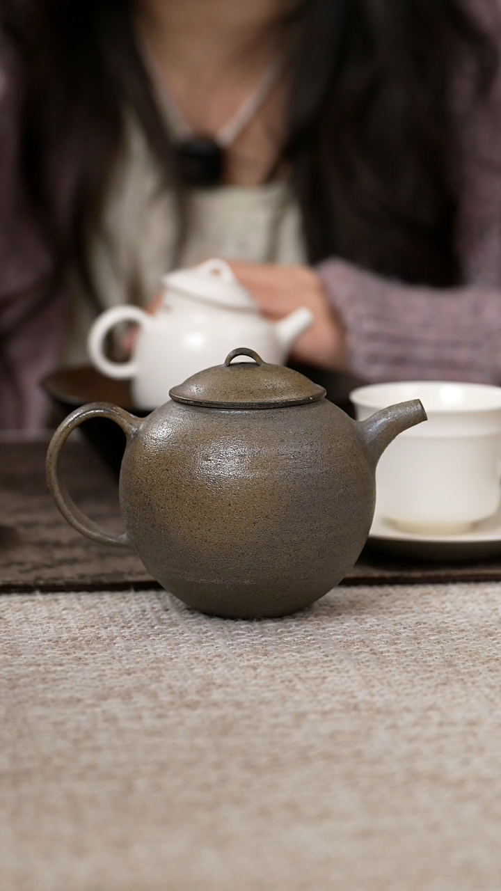 【闪购商品】/C07柴烧壶          