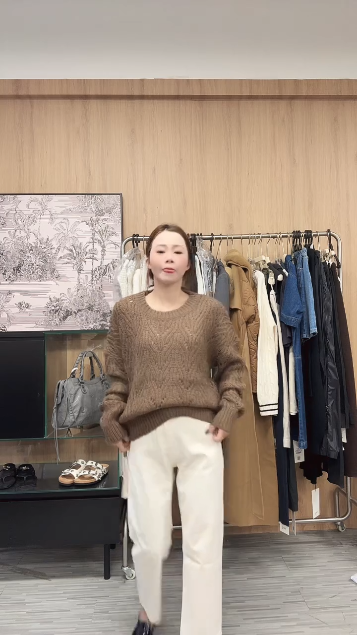 咖色镂空经典上衣