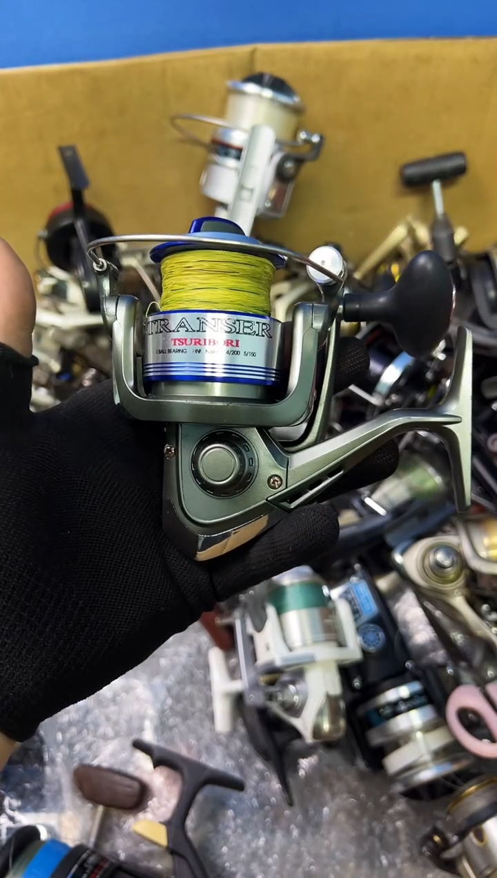 飞****7微瑕钓鱼轮，直播间讲解为准，看清楚再拍，如有拆卸不退换