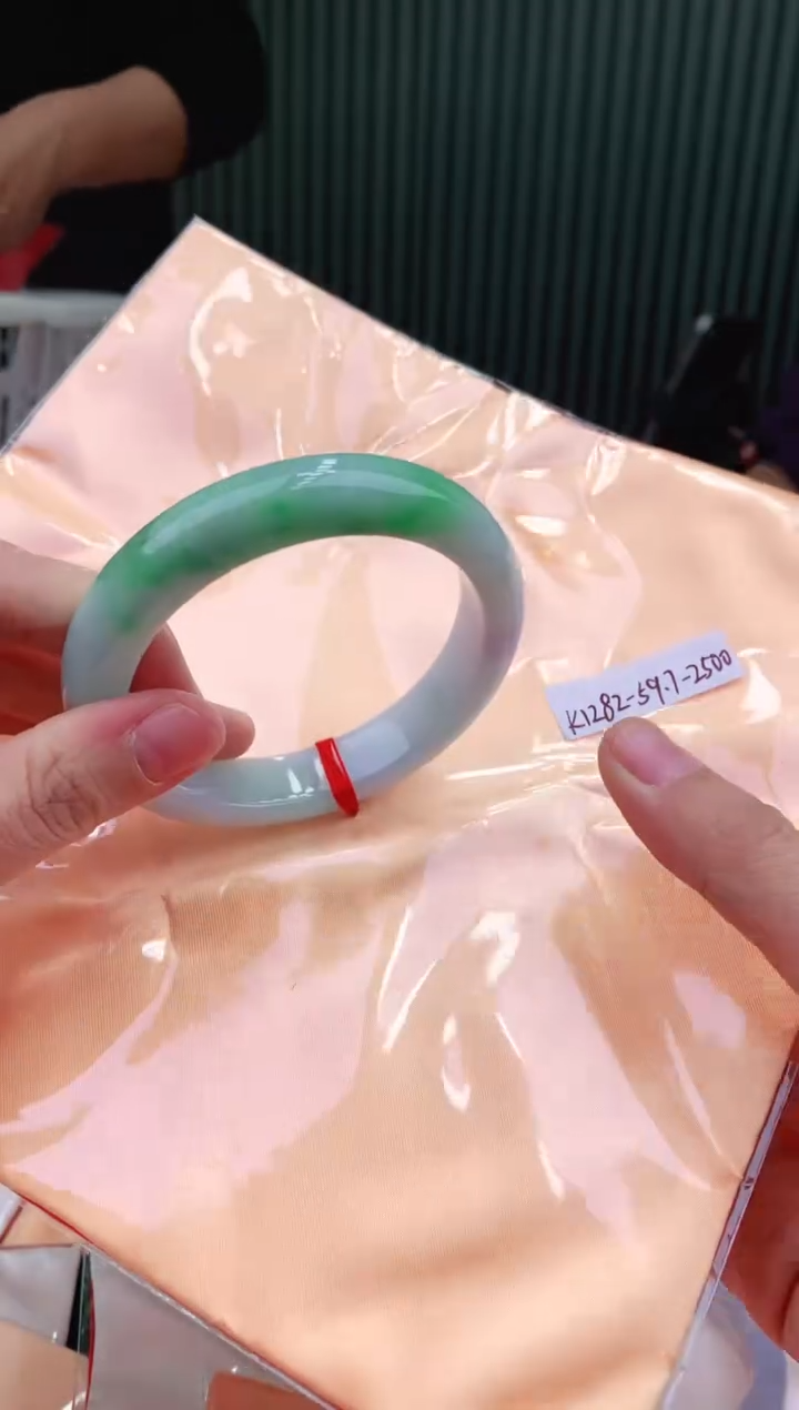 未镶嵌手镯翡翠59+