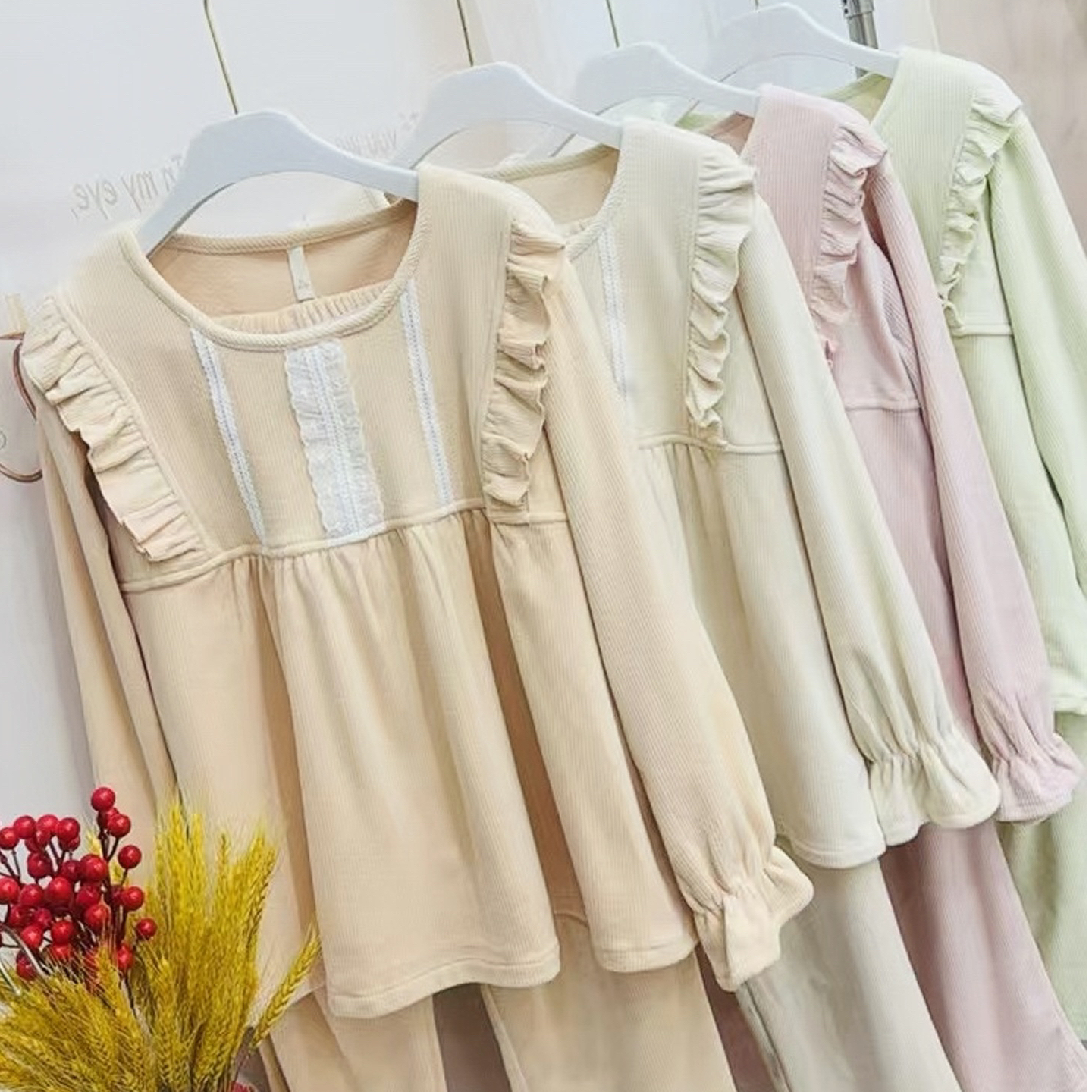 简约款三花边海岛绒套头套装6475