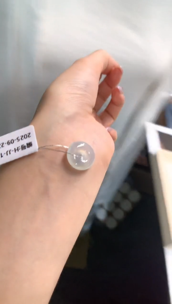 颈饰未镶嵌翡翠平安扣