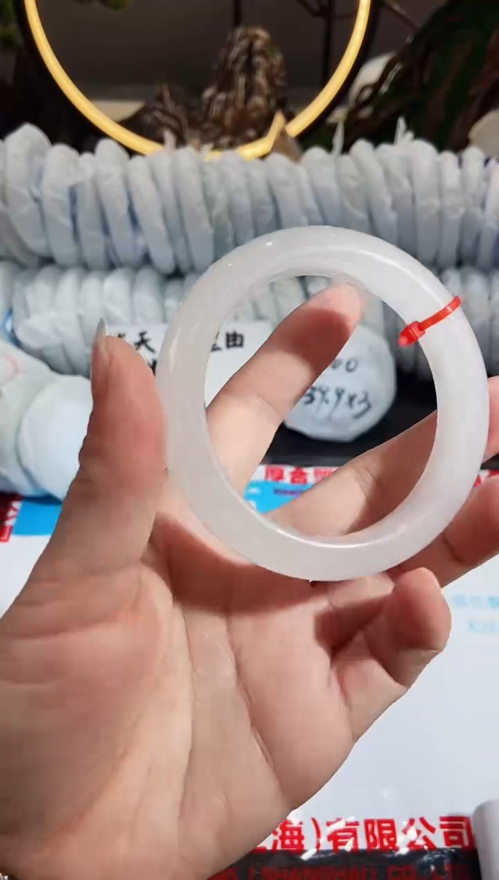 【闪购商品】石英质玉手镯未镶嵌58-56