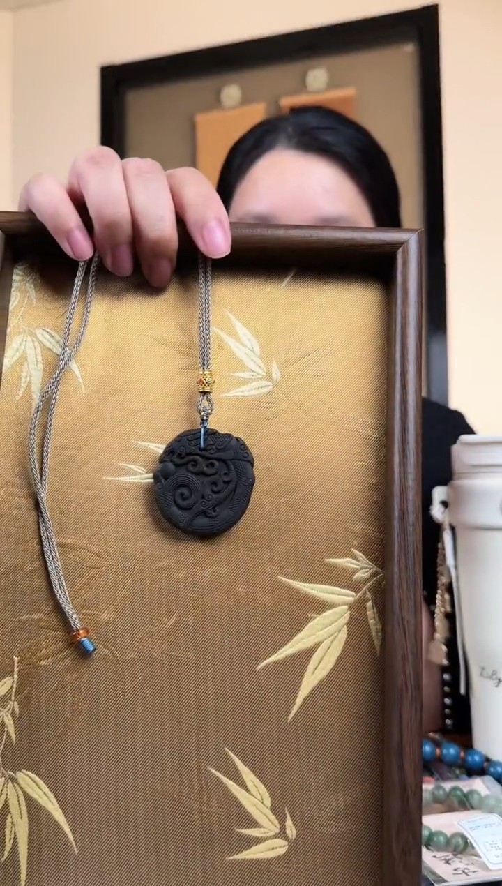 泥塑云袖理气香双面龙牌